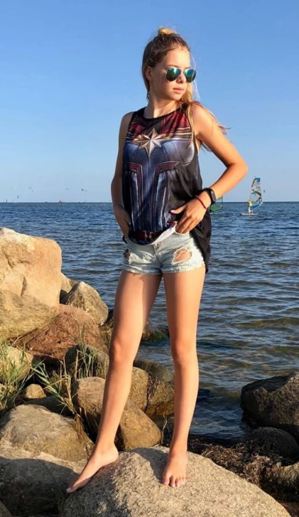 koszulka-tank-Captain-Marvel-2.jpg