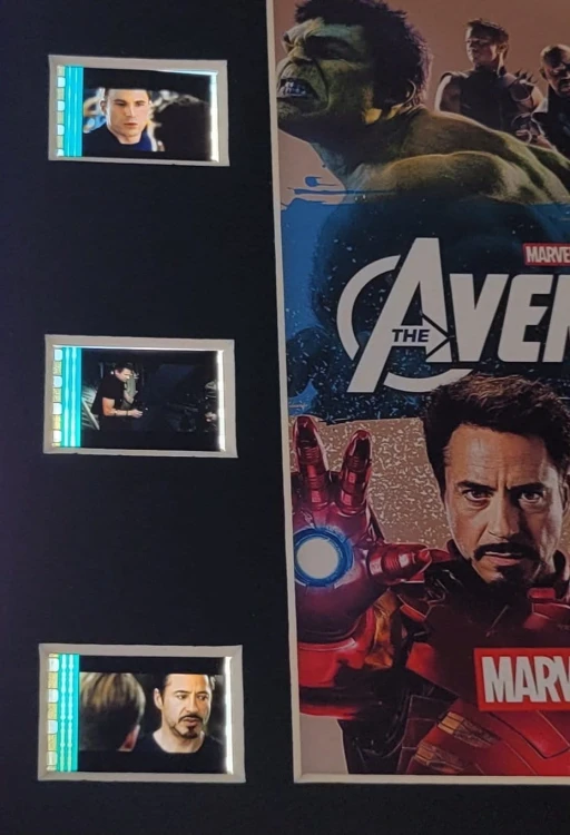 ramka-z-kliszami-filmowymi-Marvel-Avengers-4.jpg